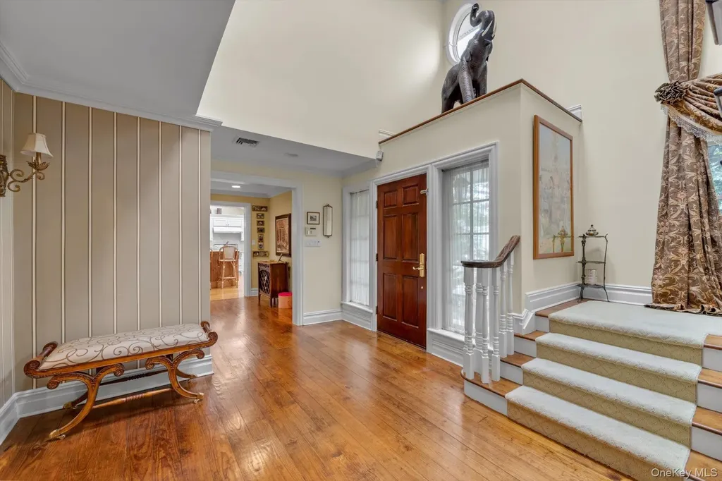 8 Briarfield Drive Great Neck NY 11020