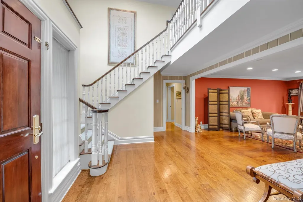 8 Briarfield Drive Great Neck NY 11020