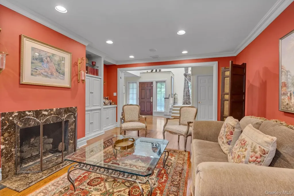 8 Briarfield Drive Great Neck NY 11020