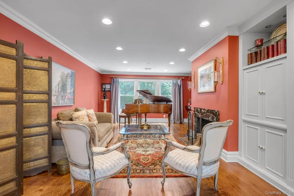 8 Briarfield Drive Great Neck NY 11020