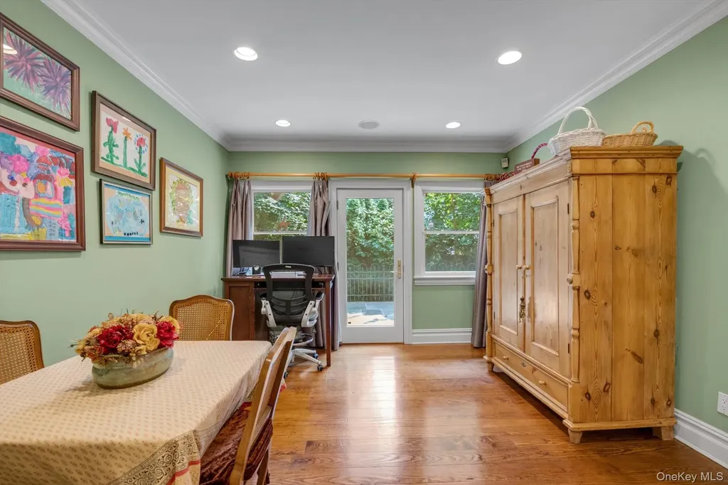 8 Briarfield Drive Great Neck NY 11020