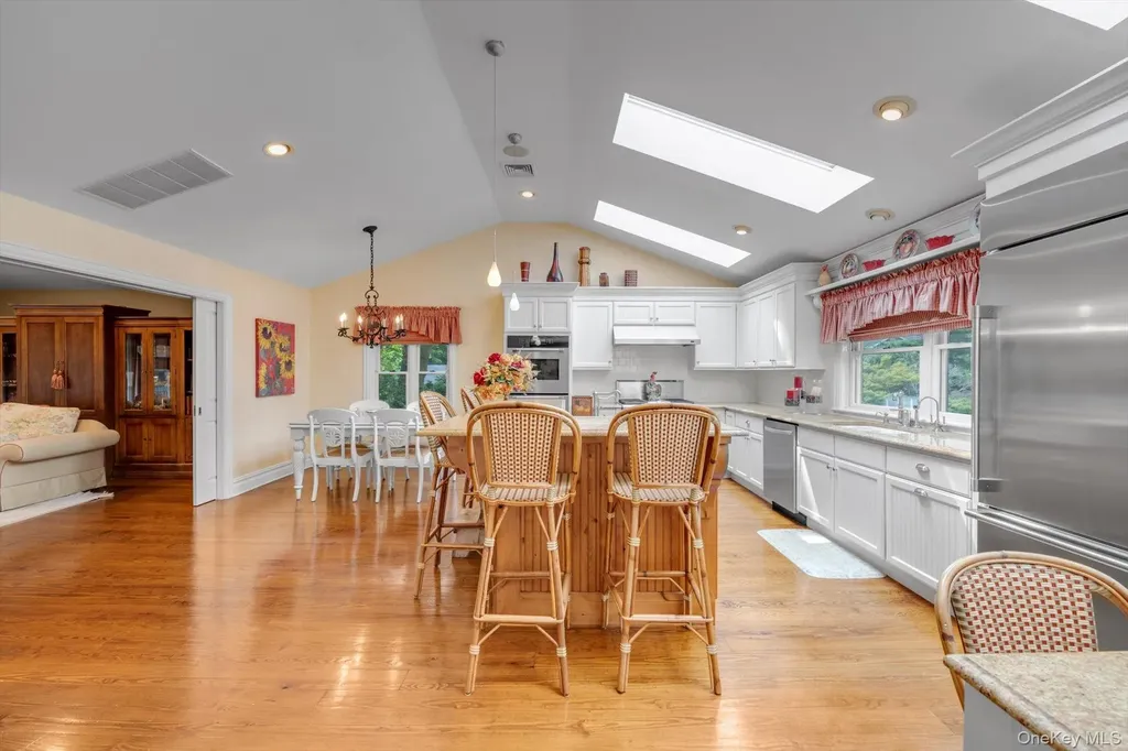 8 Briarfield Drive Great Neck NY 11020