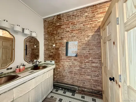 220 Main Street Saugerties NY 12477