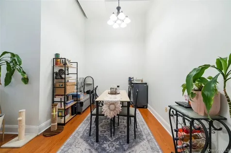 25 Leroy Place New Rochelle NY 10805