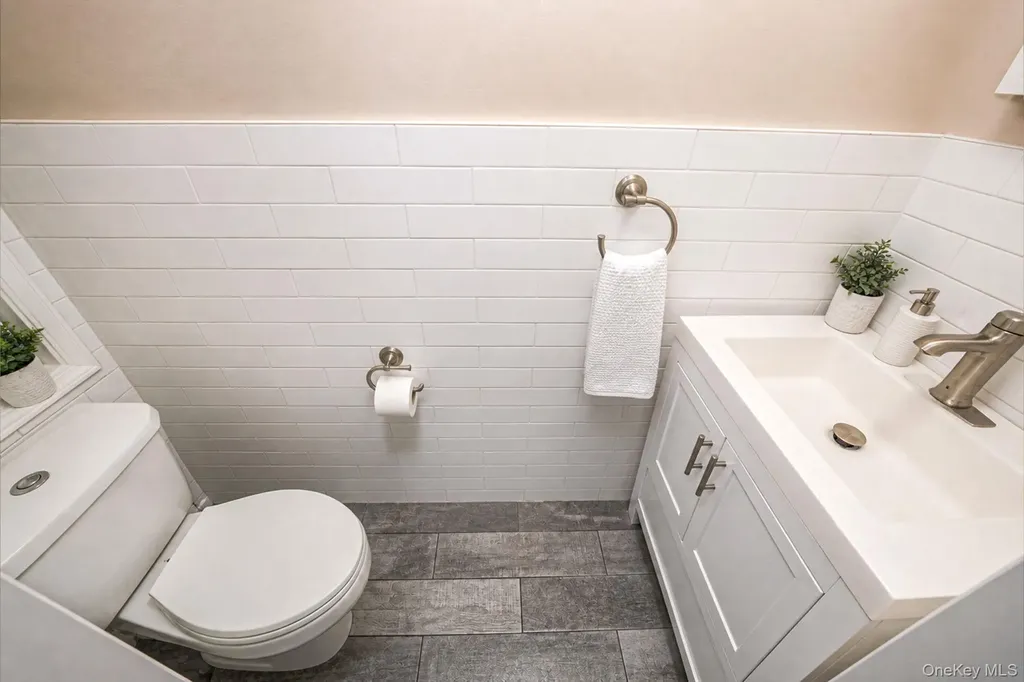 69-08 69th Place Glendale NY 11385