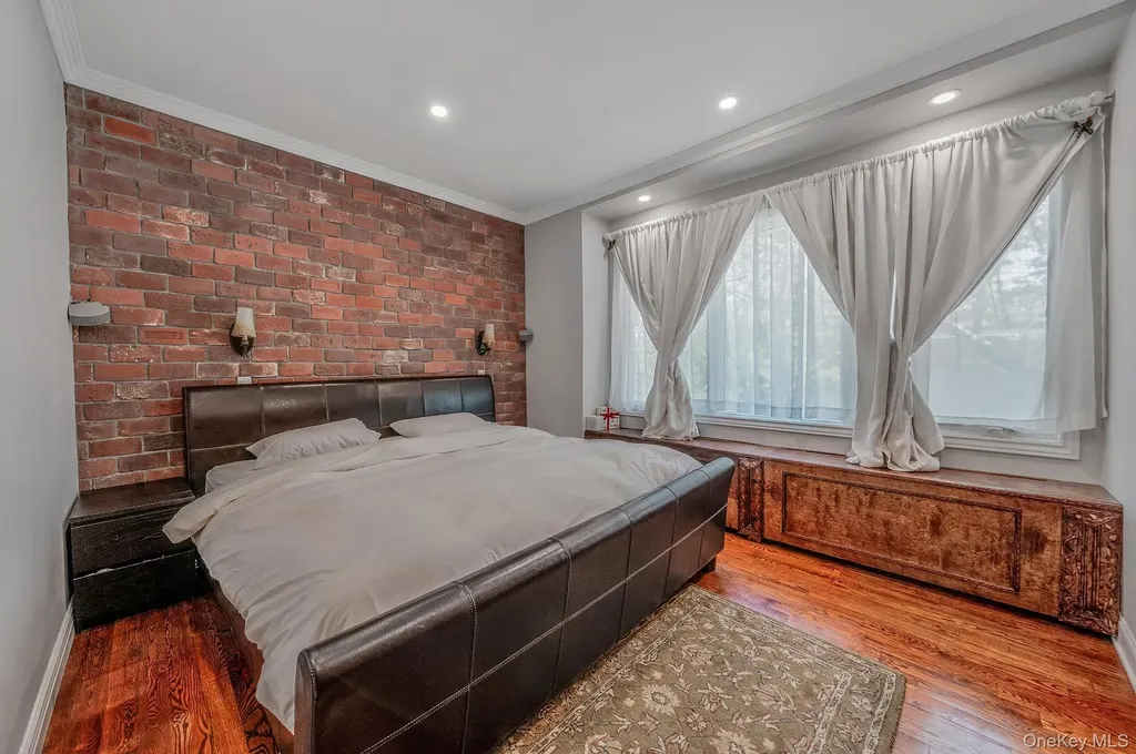 69-08 69th Place Glendale NY 11385