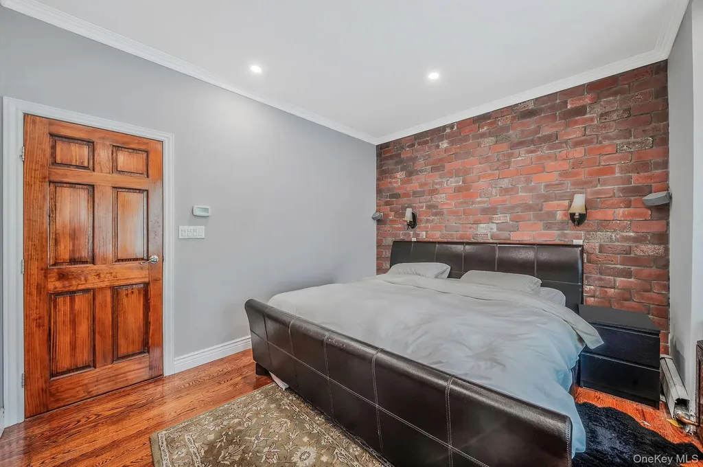 69-08 69th Place Glendale NY 11385