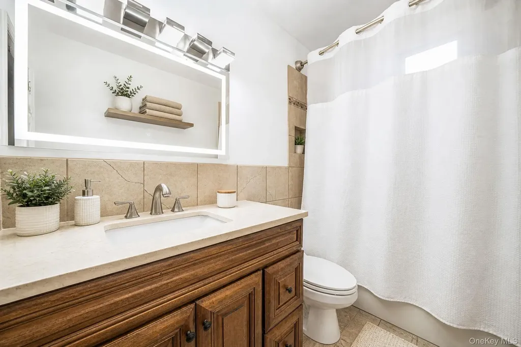 69-08 69th Place Glendale NY 11385