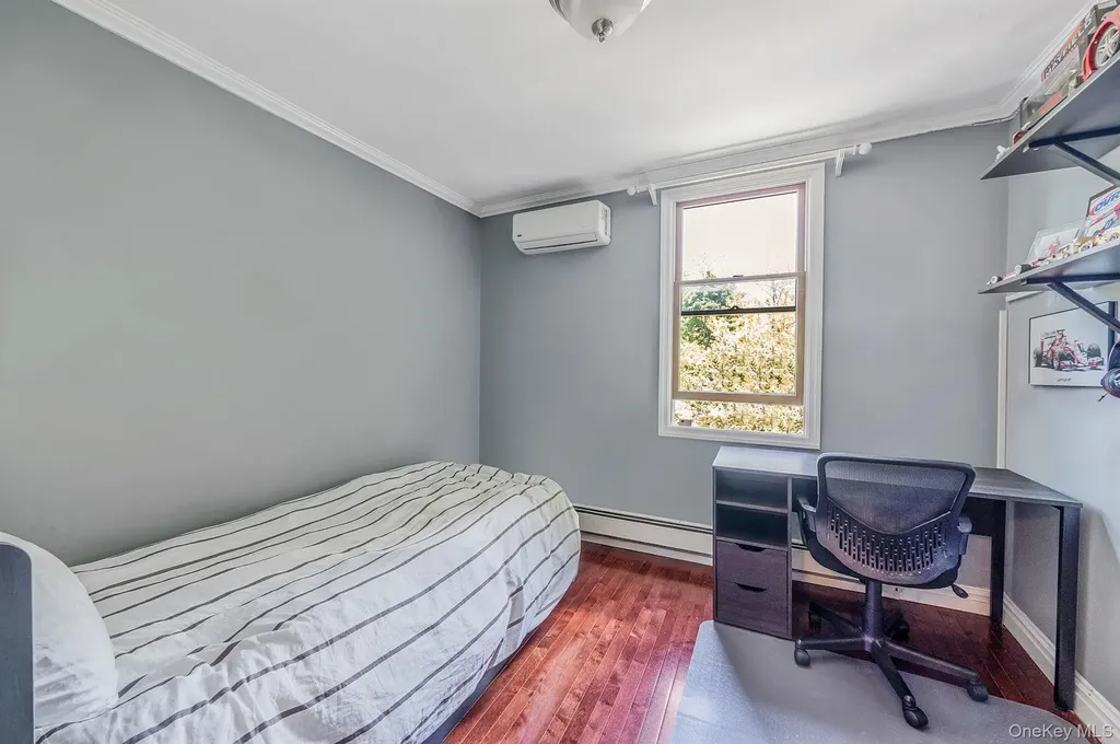69-08 69th Place Glendale NY 11385