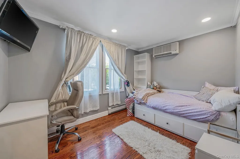 69-08 69th Place Glendale NY 11385