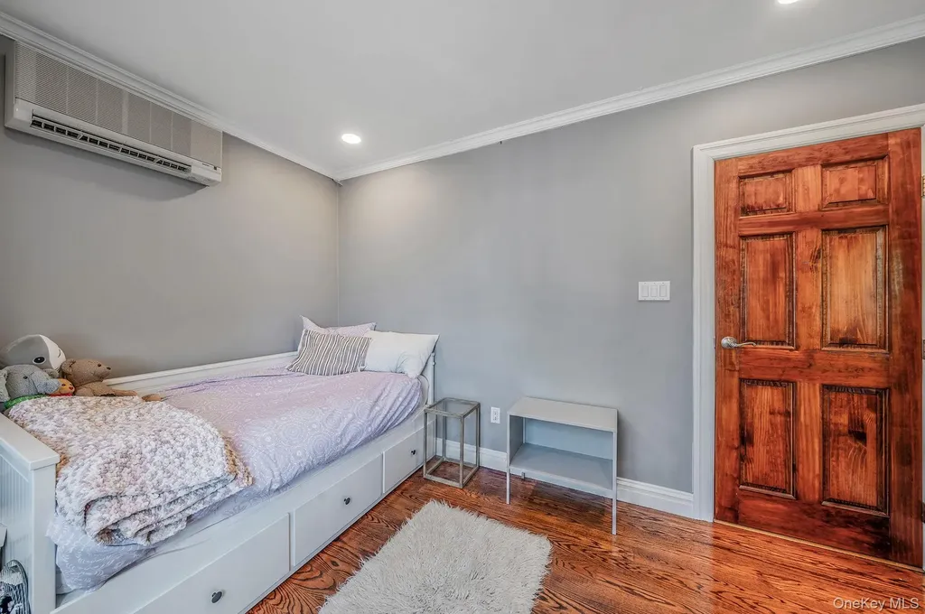 69-08 69th Place Glendale NY 11385