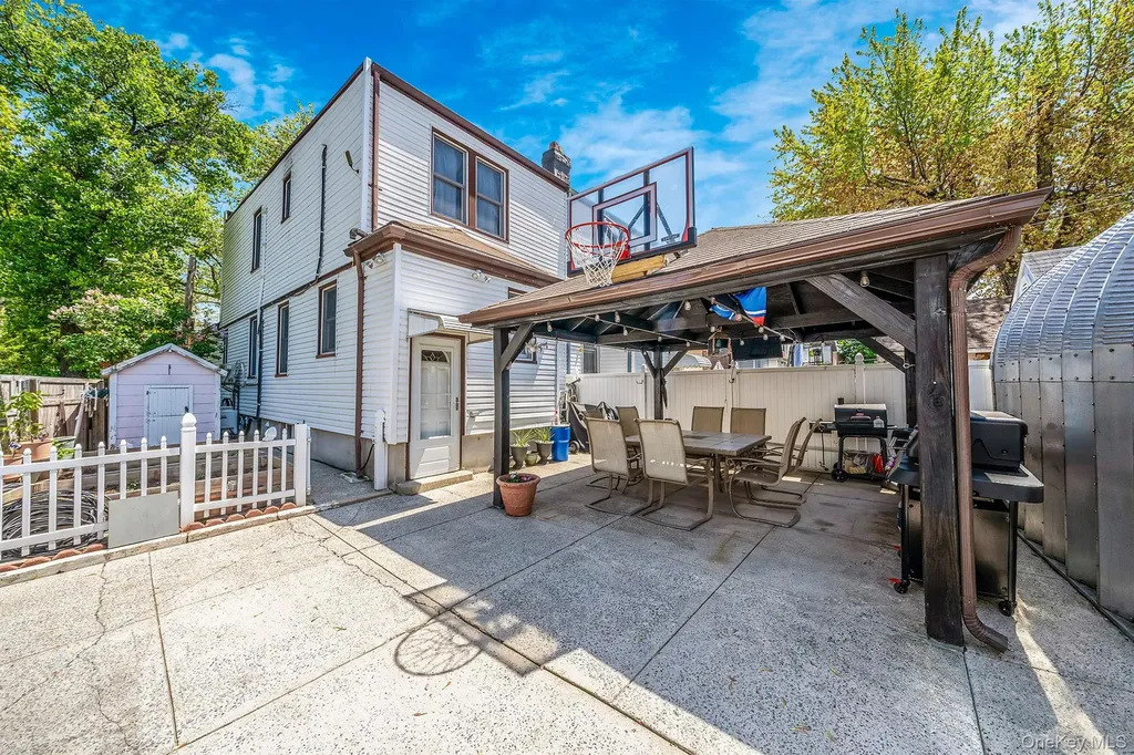69-08 69th Place Glendale NY 11385