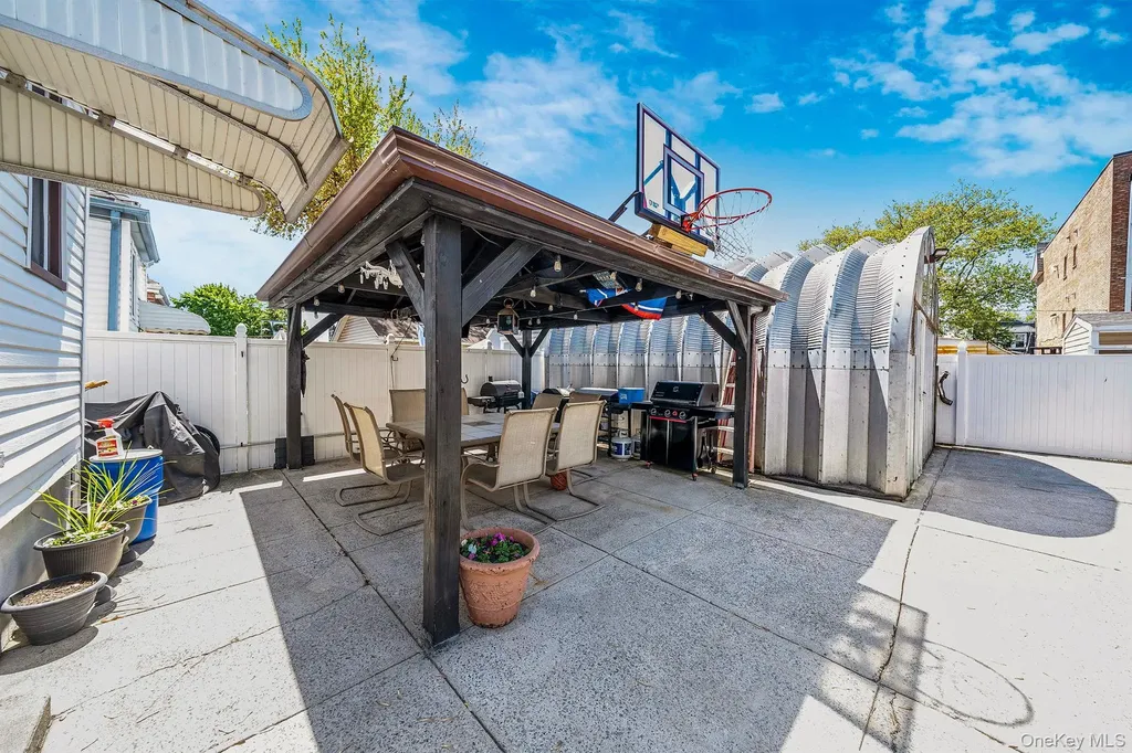 69-08 69th Place Glendale NY 11385