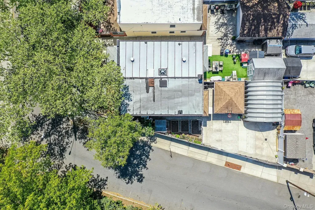 69-08 69th Place Glendale NY 11385