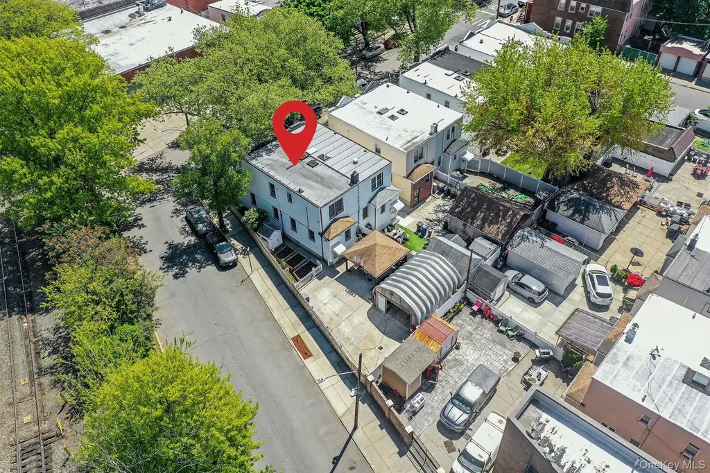 69-08 69th Place Glendale NY 11385