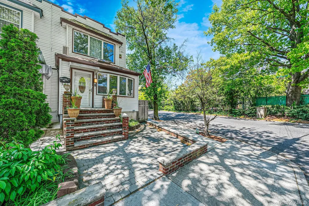 69-08 69th Place Glendale NY 11385