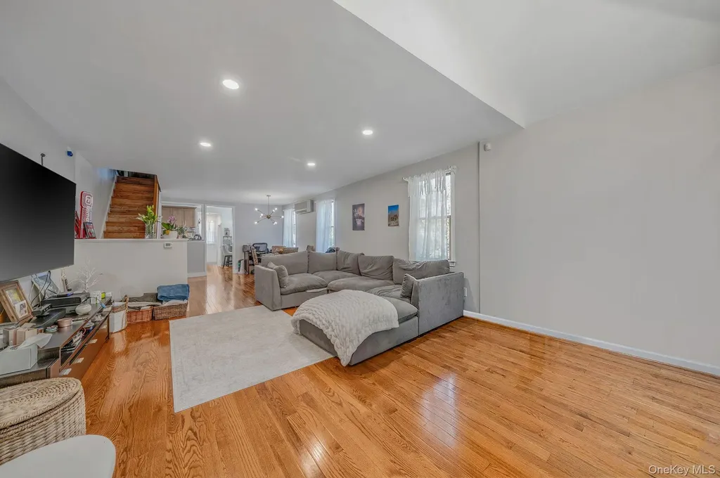 69-08 69th Place Glendale NY 11385