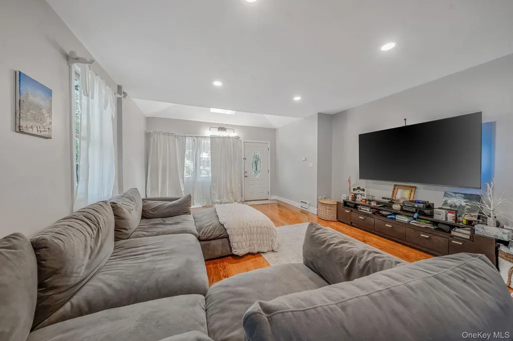 69-08 69th Place Glendale NY 11385