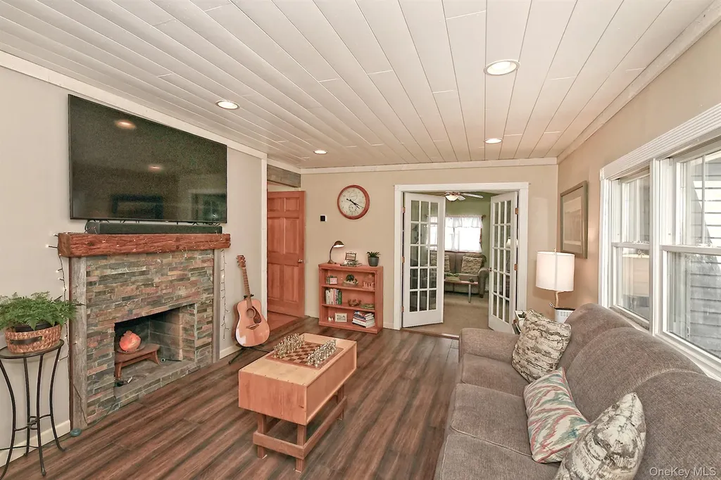 27 Blossom Lane Levittown NY 11756