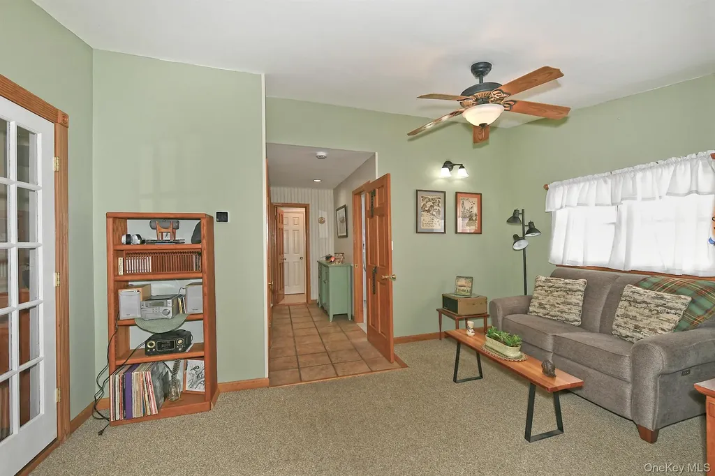 27 Blossom Lane Levittown NY 11756