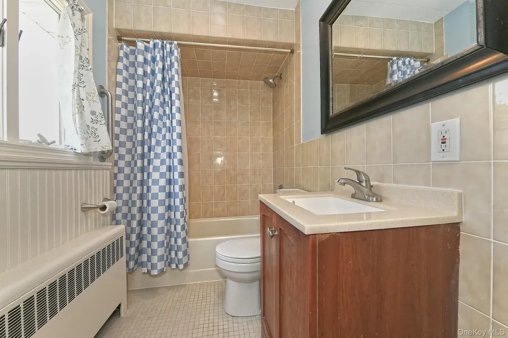 27 Blossom Lane Levittown NY 11756