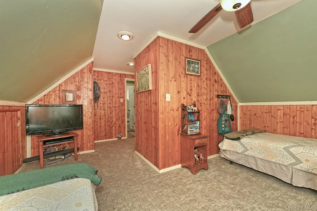 27 Blossom Lane Levittown NY 11756