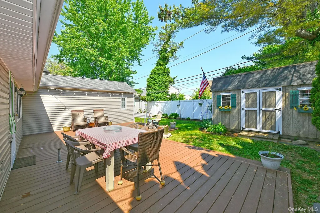27 Blossom Lane Levittown NY 11756