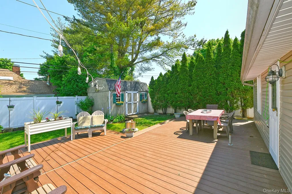 27 Blossom Lane Levittown NY 11756