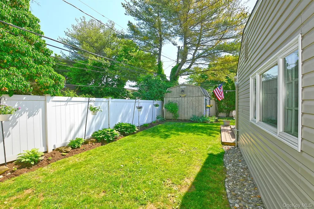 27 Blossom Lane Levittown NY 11756
