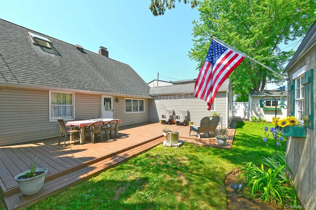 27 Blossom Lane Levittown NY 11756