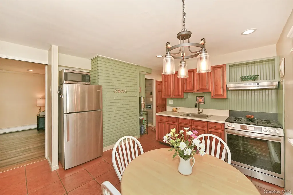 27 Blossom Lane Levittown NY 11756