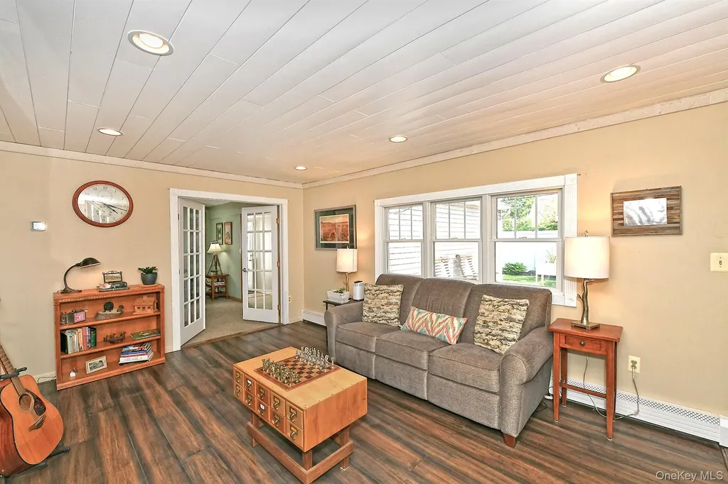 27 Blossom Lane Levittown NY 11756