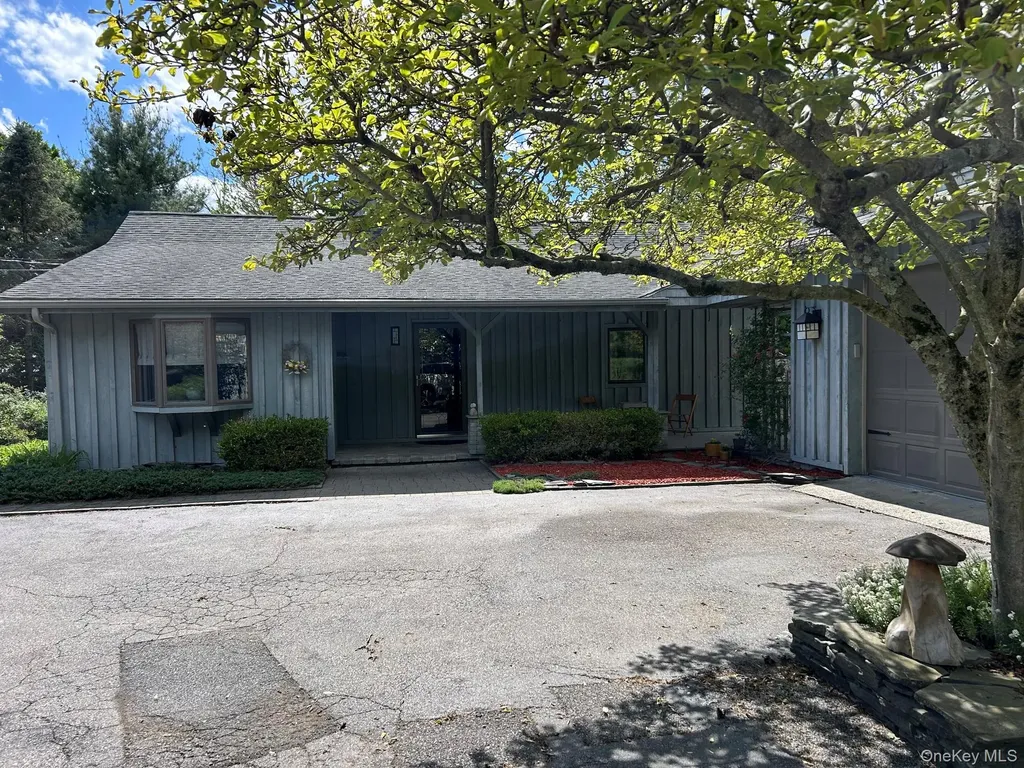 30 Daisy Lane Poughkeepsie NY 12603