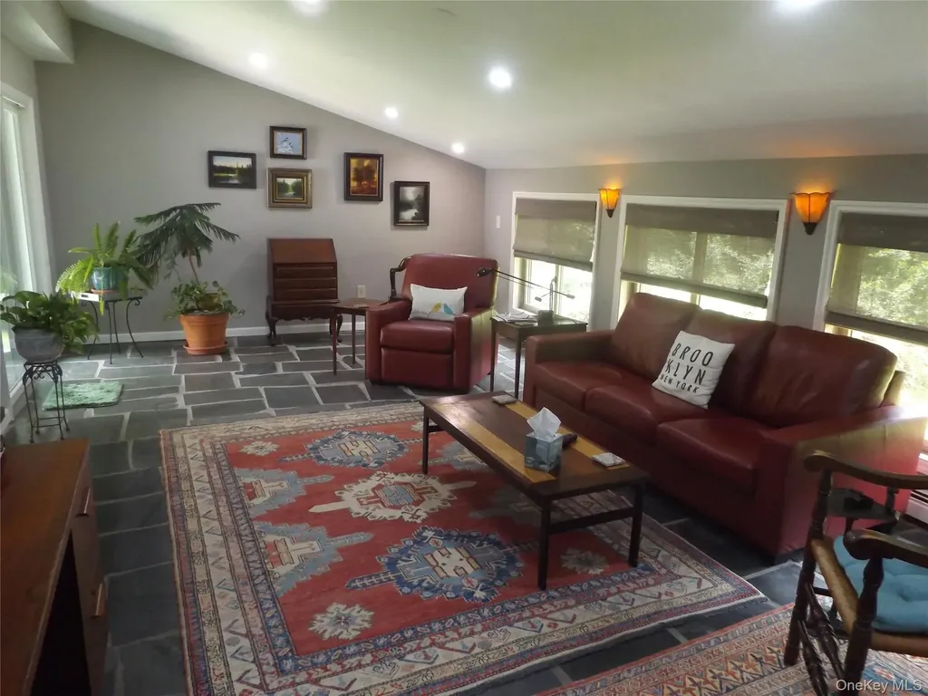 30 Daisy Lane Poughkeepsie NY 12603