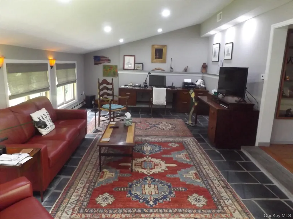 30 Daisy Lane Poughkeepsie NY 12603