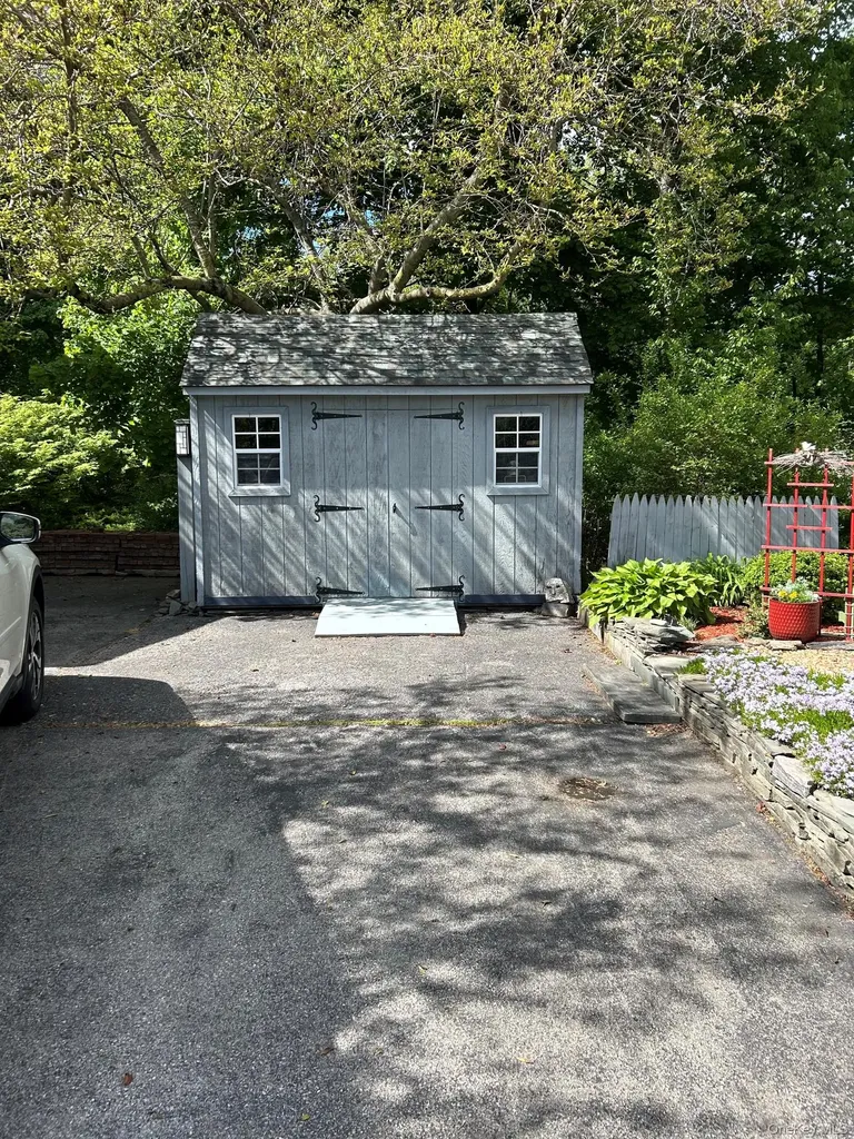 30 Daisy Lane Poughkeepsie NY 12603
