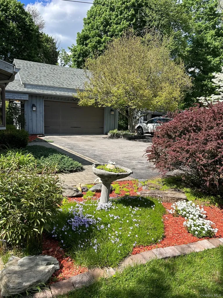 30 Daisy Lane Poughkeepsie NY 12603