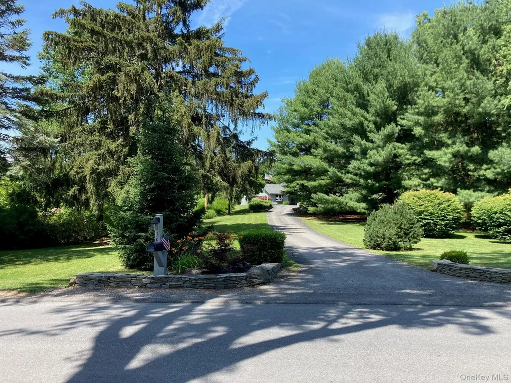 30 Daisy Lane Poughkeepsie NY 12603