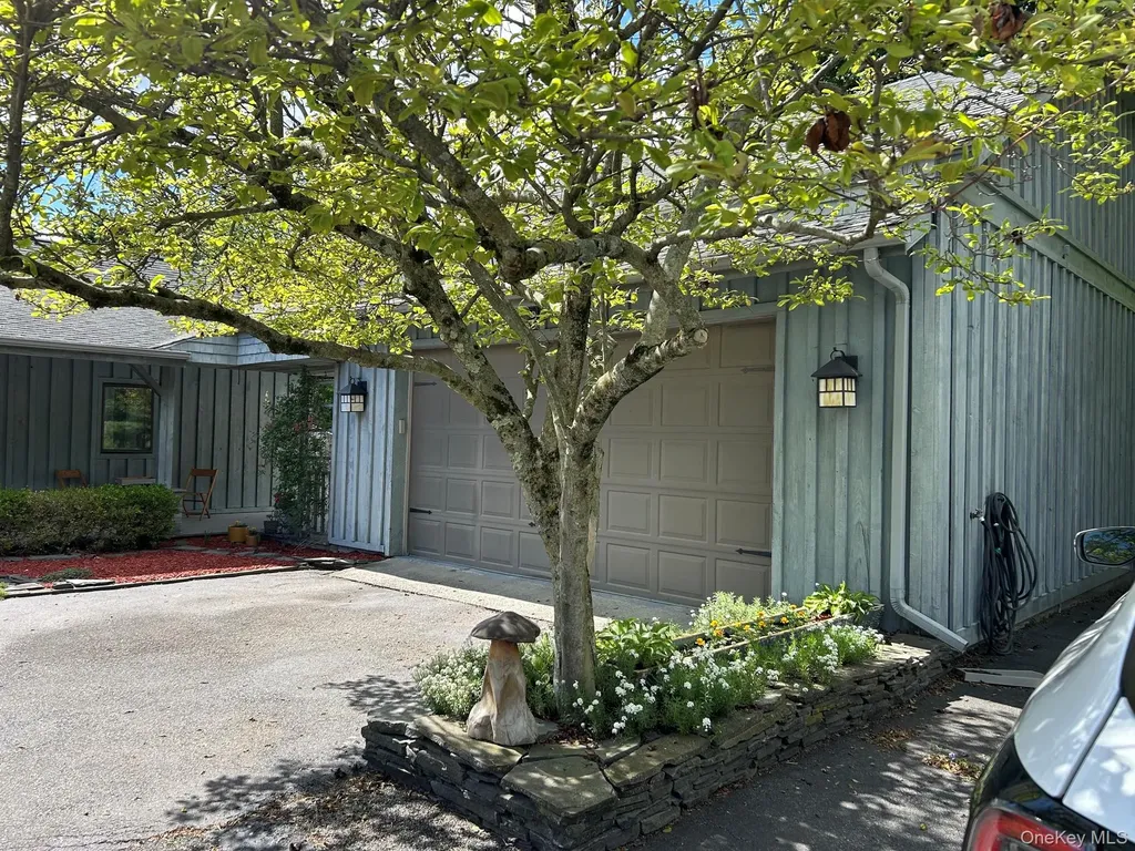 30 Daisy Lane Poughkeepsie NY 12603