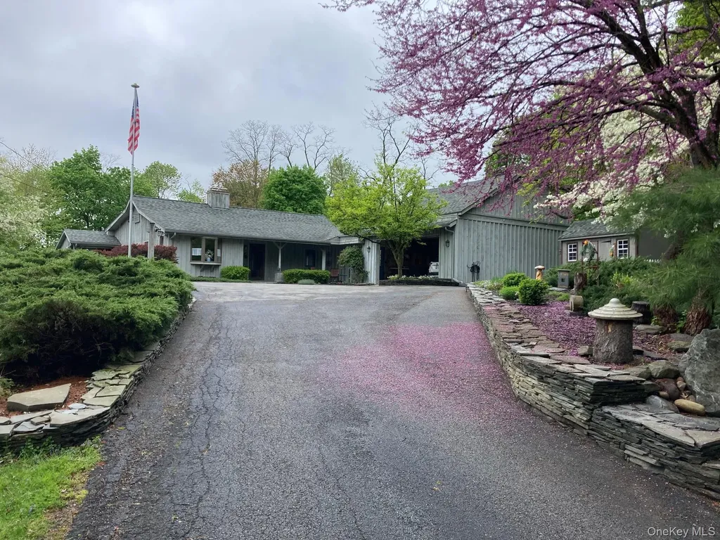 30 Daisy Lane Poughkeepsie NY 12603