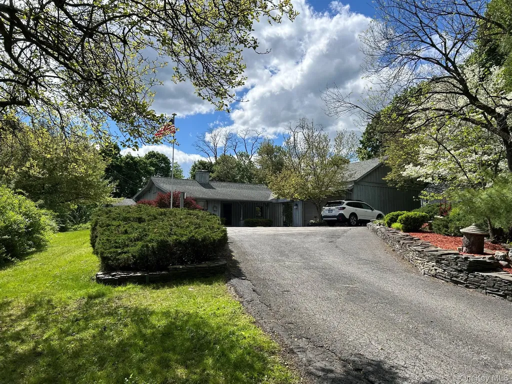30 Daisy Lane Poughkeepsie NY 12603