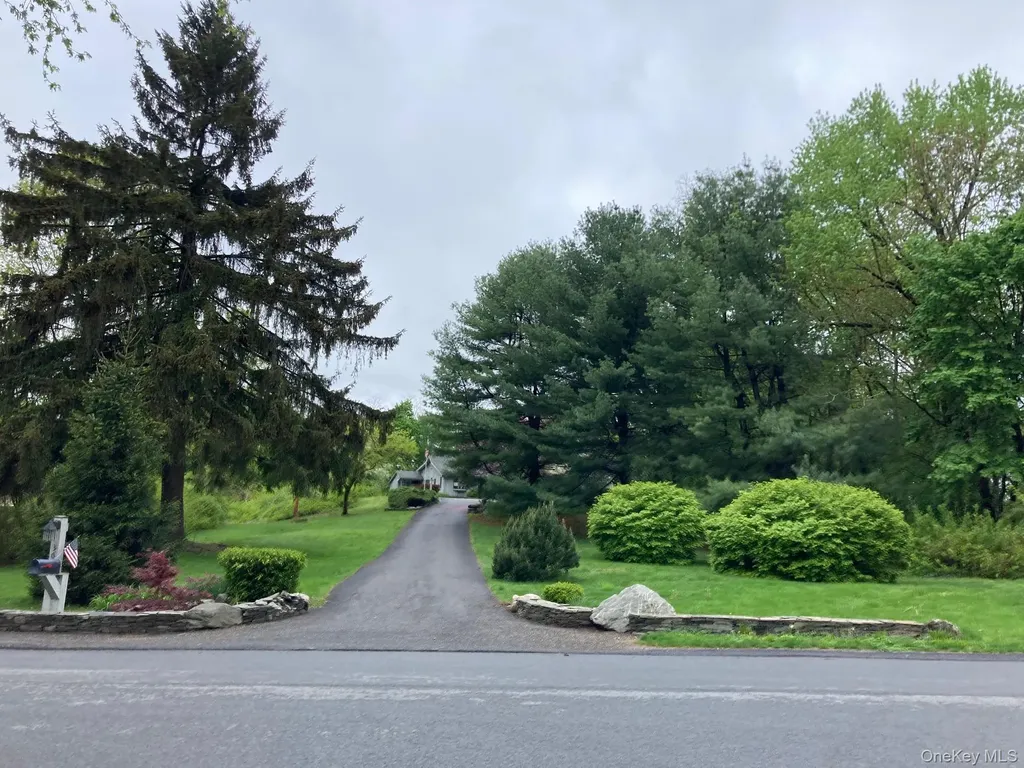 30 Daisy Lane Poughkeepsie NY 12603