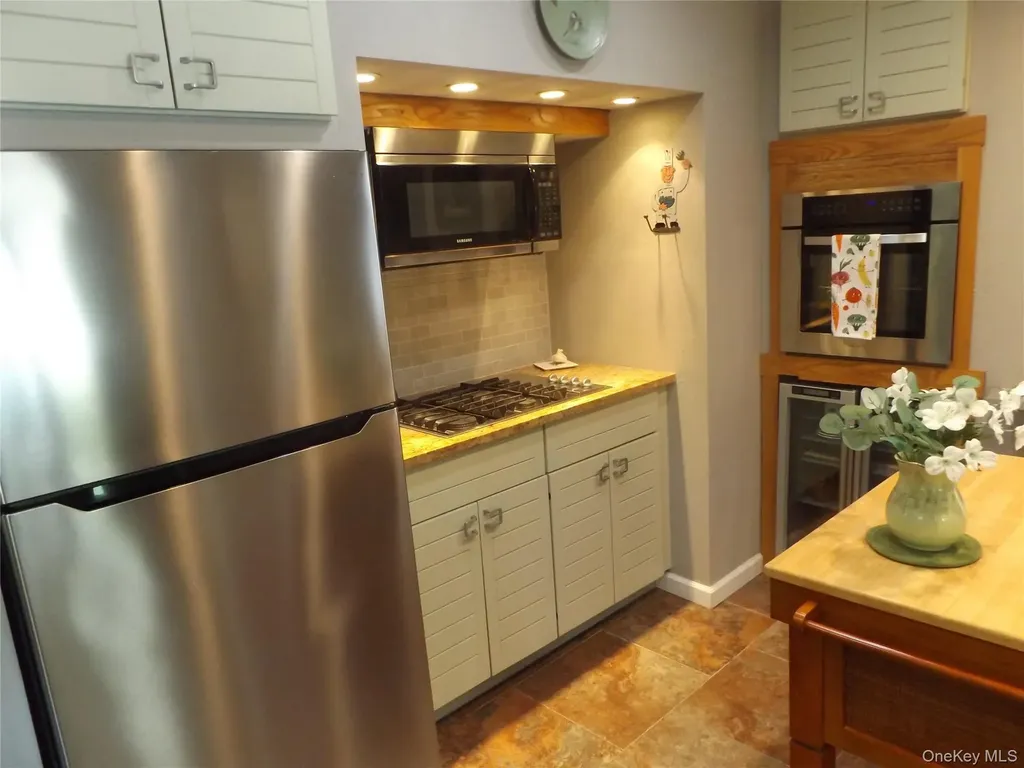 30 Daisy Lane Poughkeepsie NY 12603
