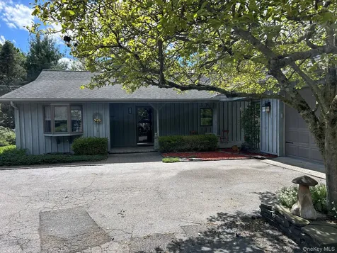 30 Daisy Lane Poughkeepsie NY 12603