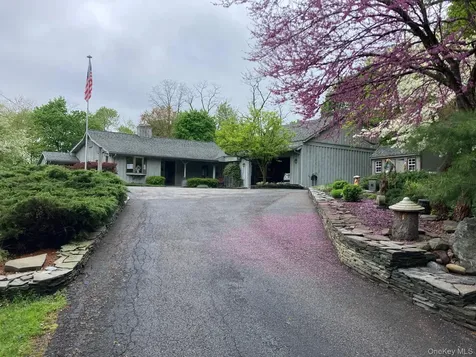 30 Daisy Lane Poughkeepsie NY 12603
