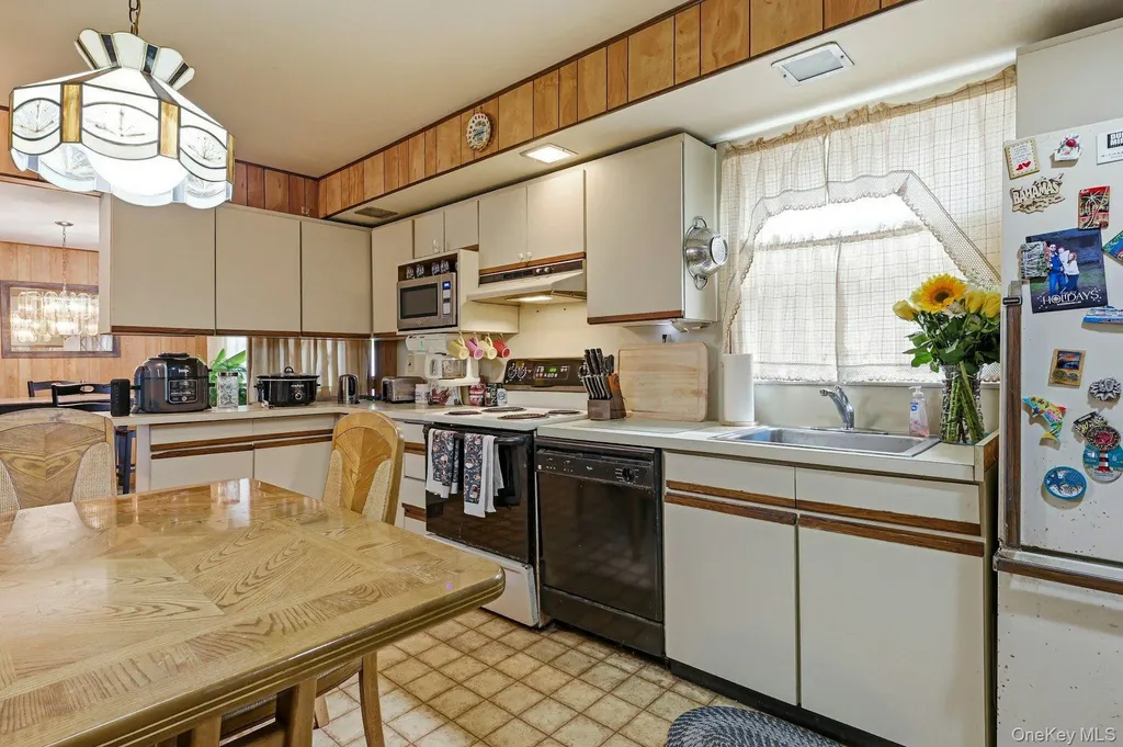 100 Avenue B Holbrook NY 11741