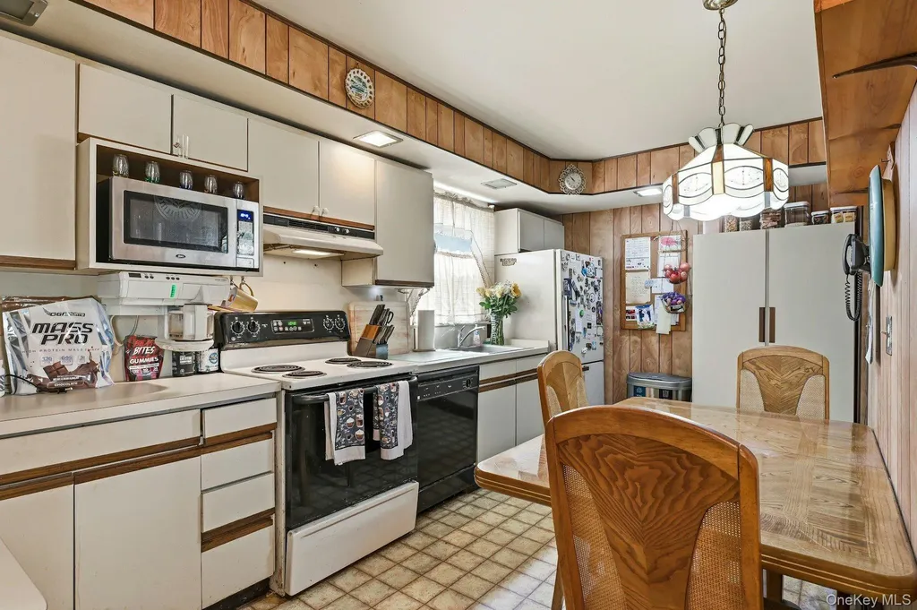 100 Avenue B Holbrook NY 11741
