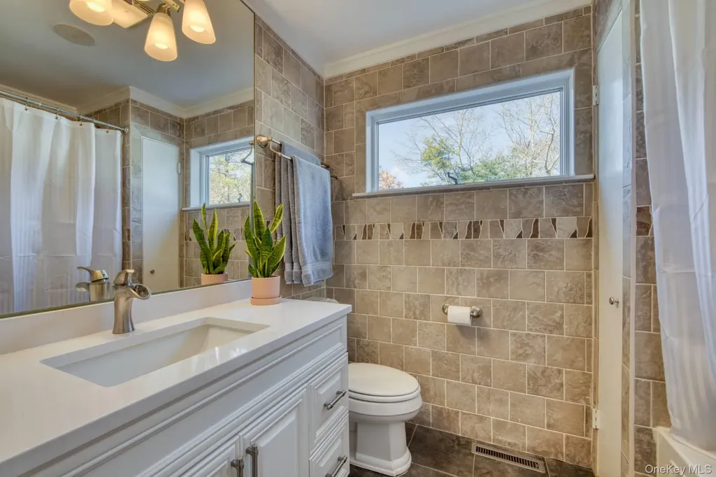 11 N Quarter Road Westhampton NY 11977