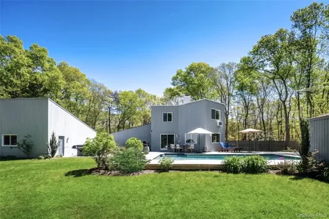 11 N Quarter Road Westhampton NY 11977