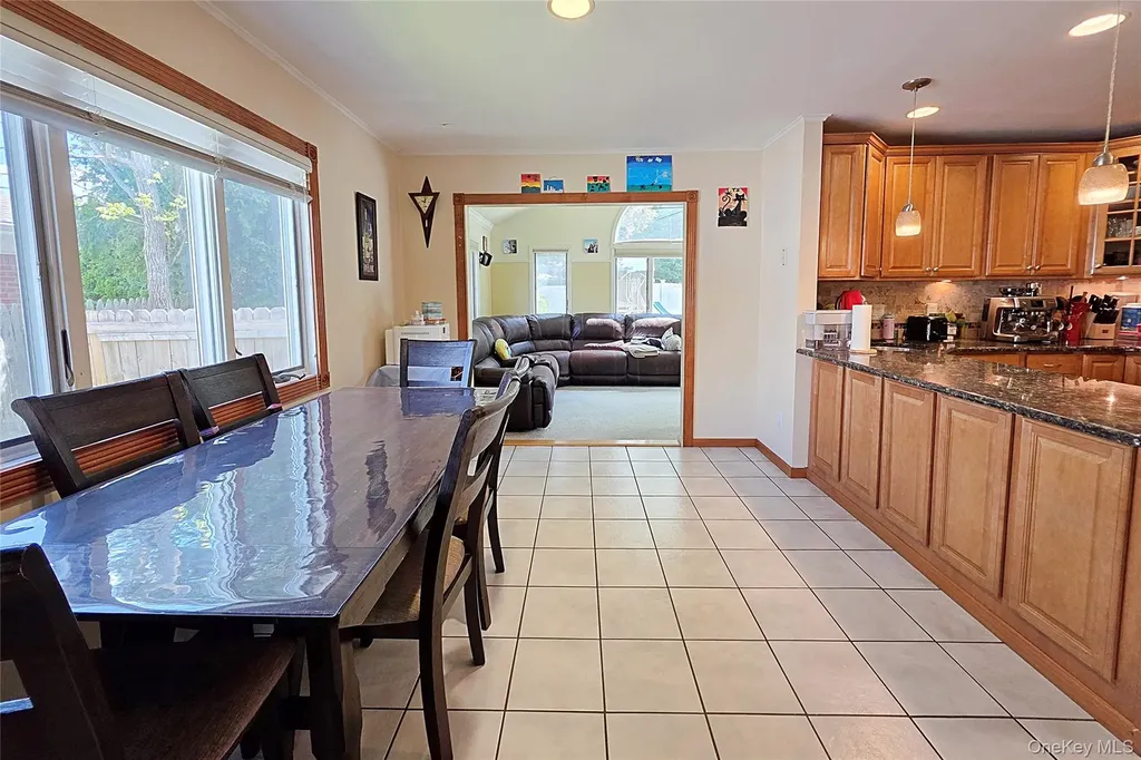 110 Briarwood Lane Plainview NY 11803